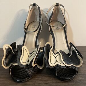 New Bijou By AJ Valenci Black & Off White Stiletto W/ 2D Butterflies Women’s 10M